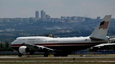 Cadoul de MILIOANE care îi dă dureri de cap lui Trump! Ce probleme de securitate ascunde avionul primit din Qatar