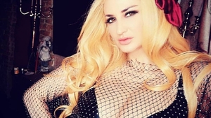 Îți mai aduci aminte de Julia Chelaru, fosta solistă de la Exotic? Cum arată cântăreața acum