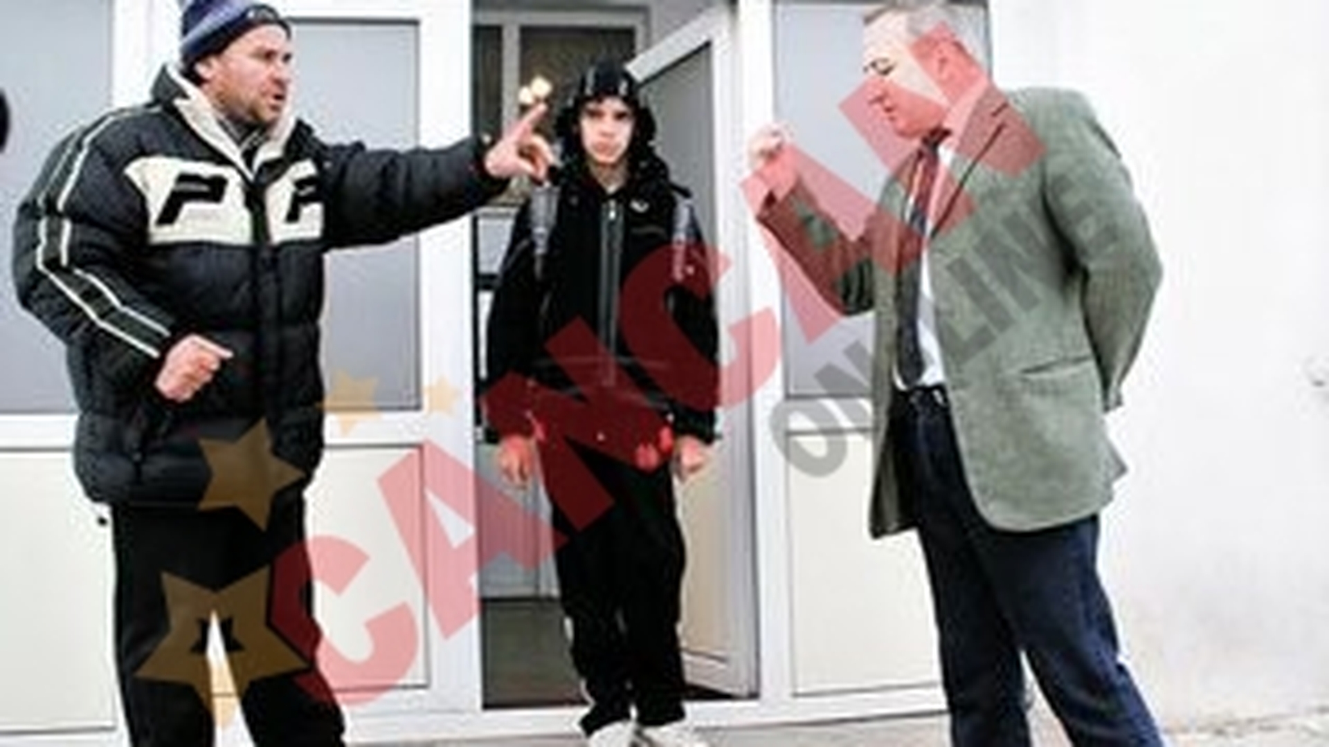 Director acuzat ca-si educa elevii cu pumnul
