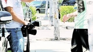 Justin Bieber si-a varsat nervii pe un paparazzo. S-a crizat ala micu'!