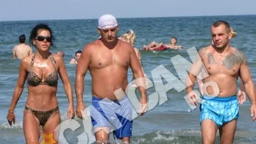 L-a facut de rusine in mare! Soacra MasterChef l-a altoit in apa pe pitbull-ul Atodiresei!