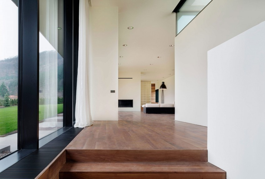 Casa din piatră – rafinament şi eleganţă! Designul unic şi amplasamentul o fac o raritate! Cum arată la interior