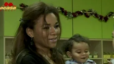 Nadine are grija de dieta baietelului ei! Piticul mananca numai produse integrale. Nu mananca faina alba, nu mananca zahar