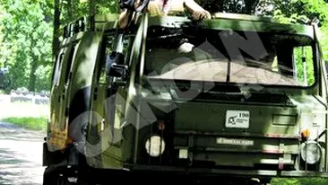 Catalin Botezatu, un militar stilat! S-a plimbat cu tancul prin parc!