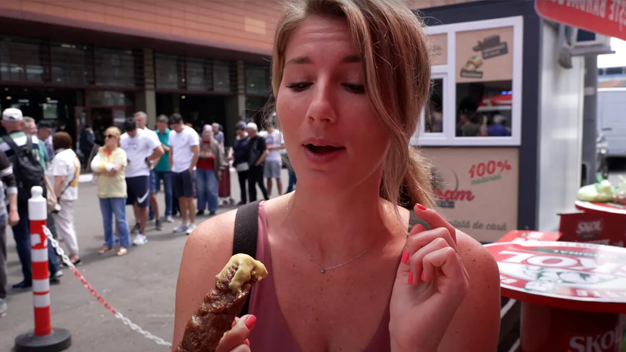 Cum a reacționat această turistă din SUA, după ce a mâncat mititei pentru prima dată, în Piața Obor din București