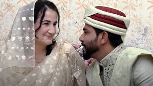 În iulie, o româncă de 50 de ani s-a cuplat pe Facebook cu un pakistanez care i-a spus că e de profesie "na’at khawan". Ireal ce s-a întâmplat acum, când s-au întâlnit prima dată