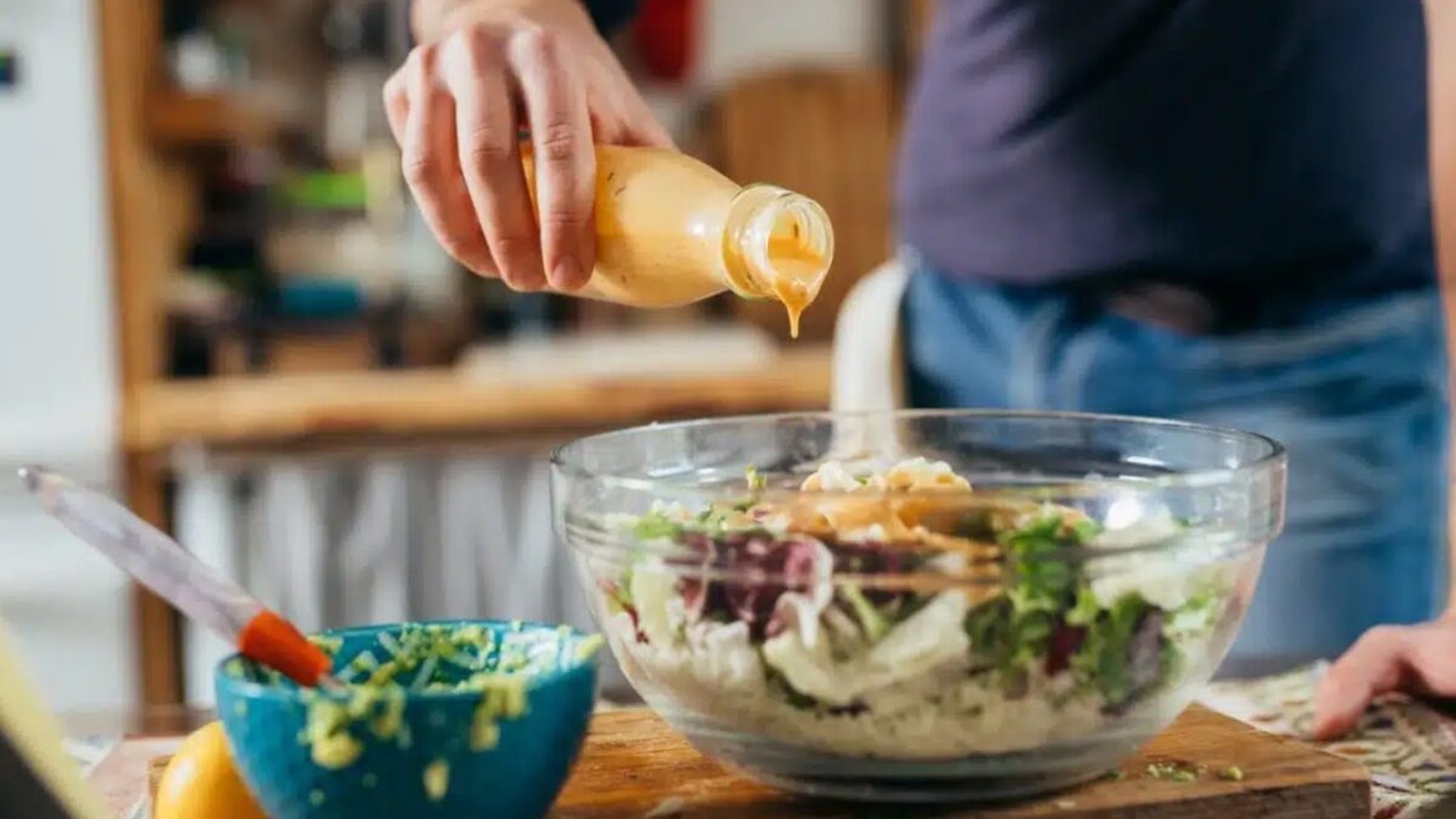 3 rețete de salate cu care să-ți impresionezi oaspeții în noaptea de Revelion
