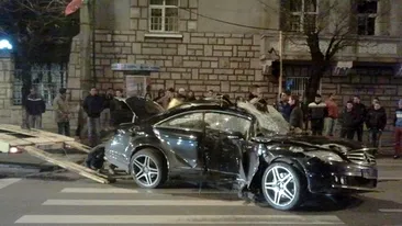 Mai multe persoane au fost rănite într-un accident în lanţ, în centrul Clujului! Au fost implicate şapte maşini