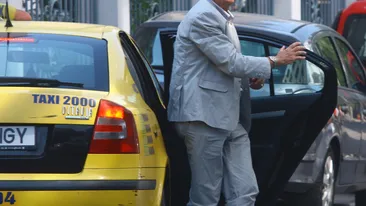 FOTO Ce face omul care detine adevarul despre Revolutia din 1989! La 86 de ani, Stanculescu isi omoara timpul cu… ceasurile