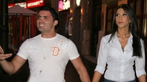 Pepe a uitat ca e insurat? S-a distrat la mare fara sotie dar a avut cine sa-i tina companie