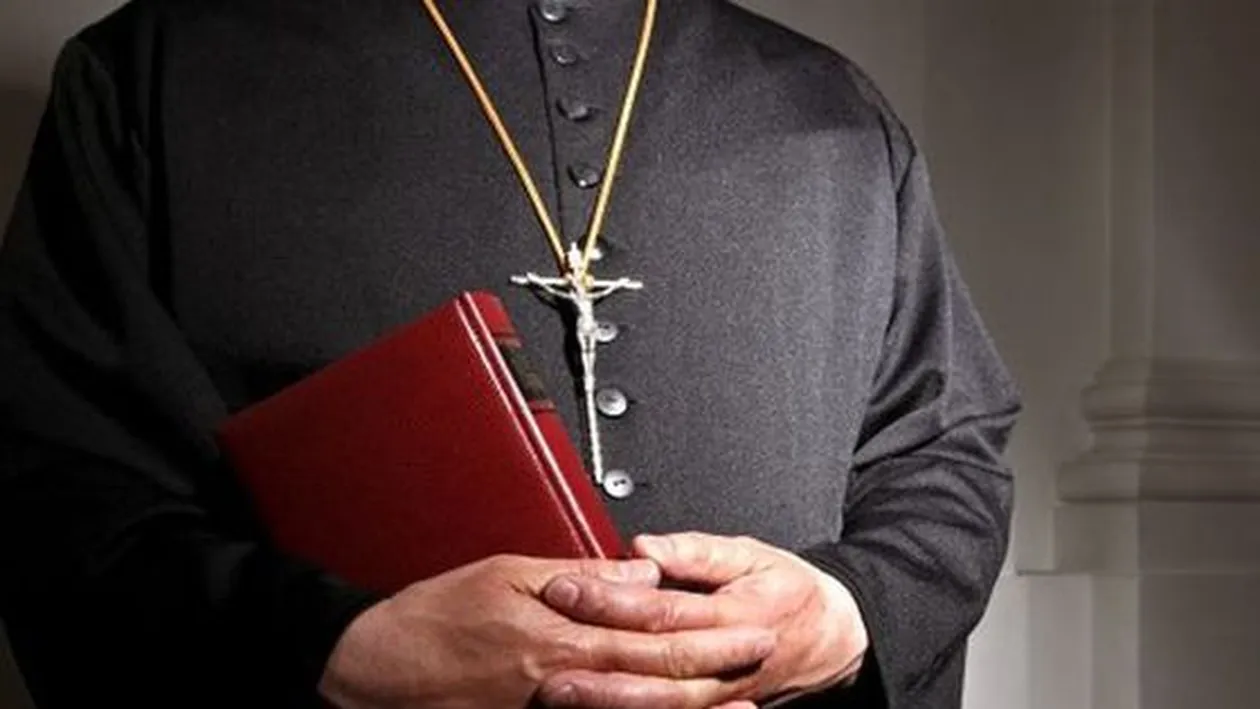 Un preot din Bacău este acuzat că ar fi agresat sexual cinci copii