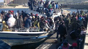O primă tranşă de refugiaţi ajunge astăzi în România. Vezi în ce oraş vor fi cazaţi