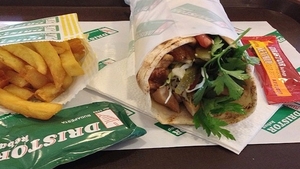 Ce conține, de fapt, faimoasa shaorma de la Dristor Kebap și câte calorii are „una cu de toate”. Secretele din interiorul „deliciului” culinar