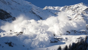 Alertă în zona montană din Dâmbovița! O avalanșă a blocat căile de acces spre Platoul Bucegilor