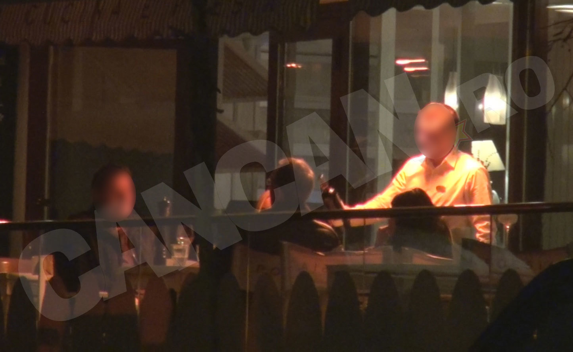 Vica lui Piţi & fiul ex-preşedintelui Moldovei au ”topit” patru sticle de vin şi s-au sărutat ca-n filmele cu mafioţi!