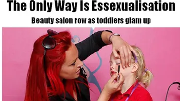 Isi pierd copilaria! Fetite de trei ani sunt machiate, pensate si chiar tatuate intr-un salon de cosmetica profesional