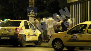 VIDEO Pelicanii se distreaza la barbut! Asa isi petrec noaptea taximetristii din Ilfov, in plina strada