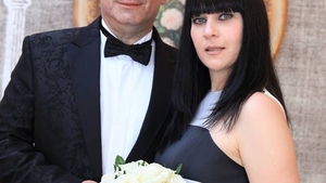 De ziua ei, mama copiilor lui Americanu' din "La bloc" a primit cadou certificatul de casatorie! Vezi aici cum au petrecut!