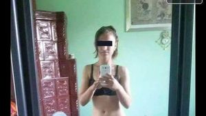 O imagine cu o tanara dezbracata a juns in cateva secunde virala pe internet! Afla de ce!