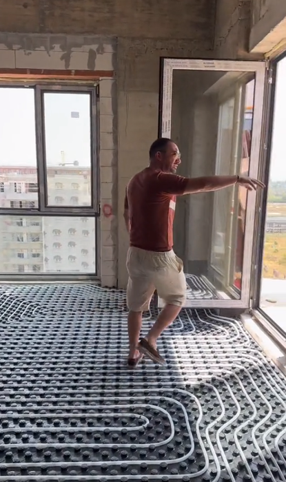 Pescobar își prezintă penthouse-ul nefinisat