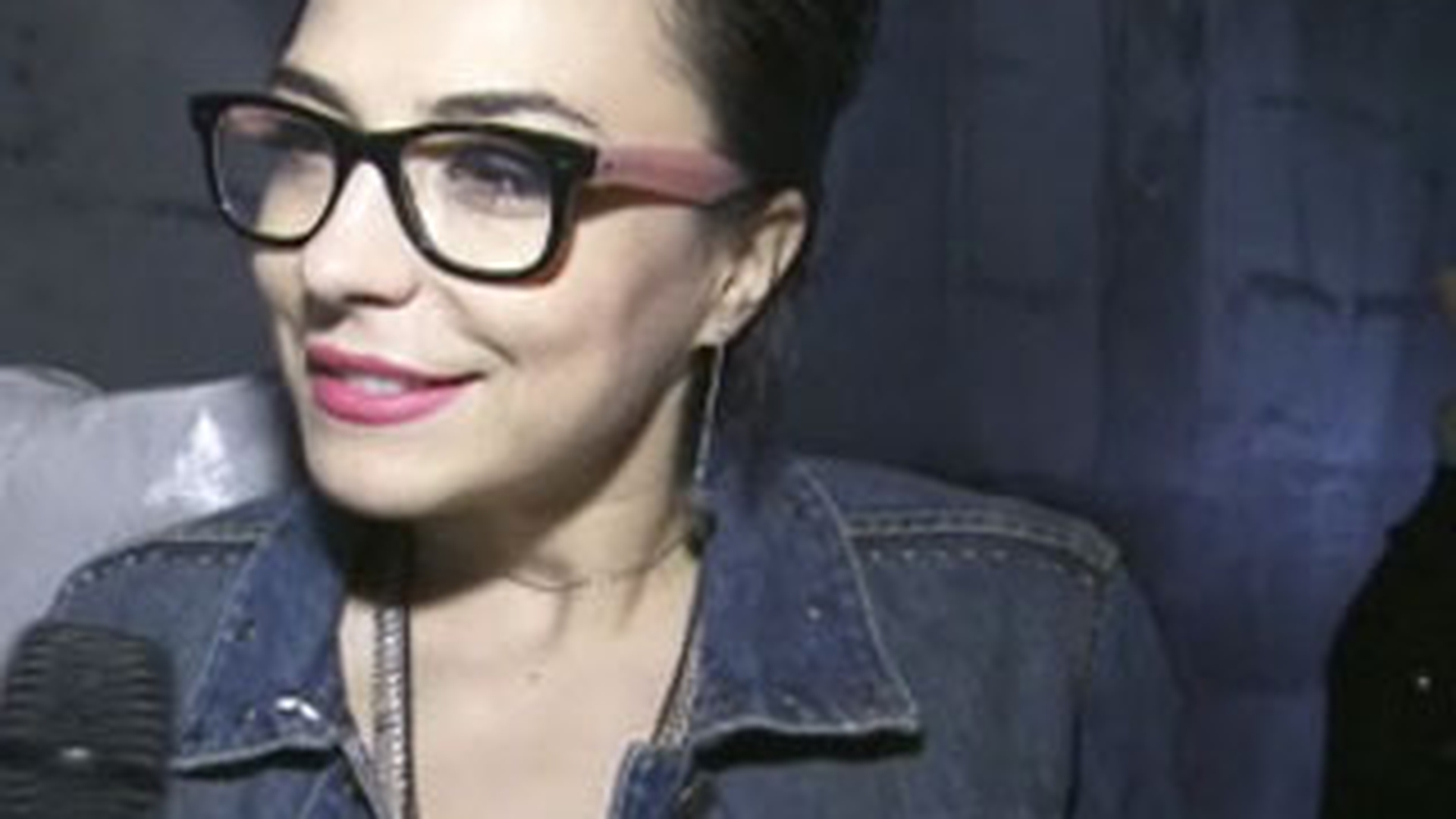VIDEO DJ Wanda: "Fetele care mixeaza topless mai intai sa demonstreze ca au valoare, dupa aia sa se dezbrace"