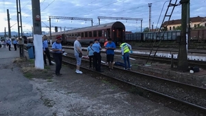 Sfârșit tragic. Un român a murit după ce a sărit dintr-un tren. Bărbatul plecase în direcția greșită