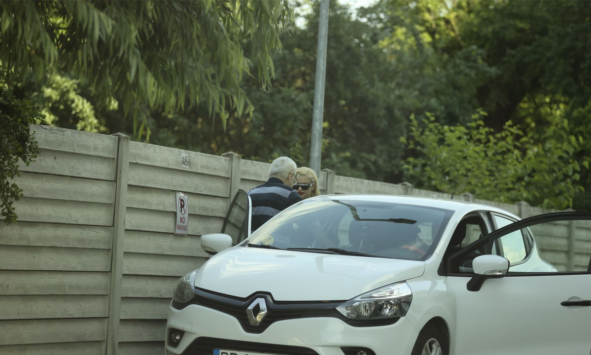 ”Porumbeii” au ajuns la locuința Daianei (Foto: CANCAN.RO)