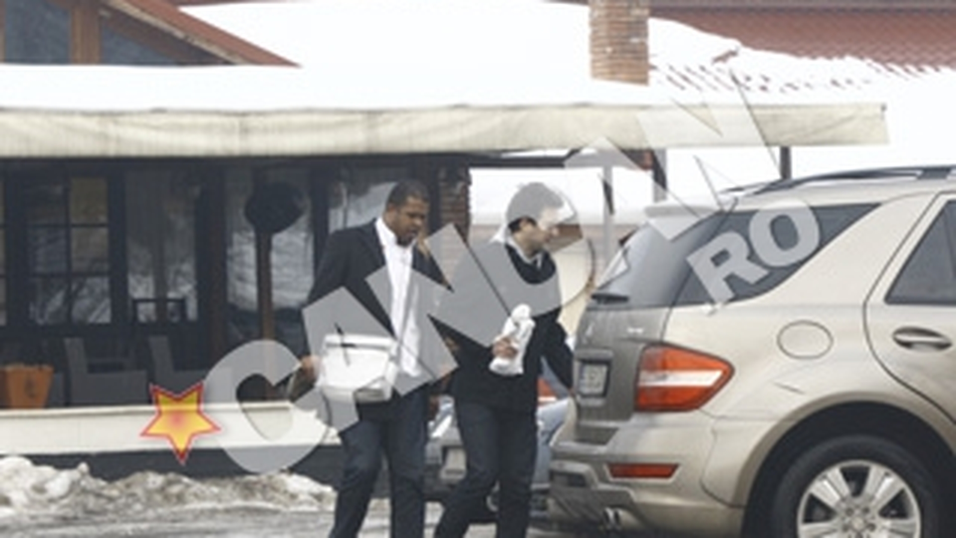 A plecat cu una de gat de la restaurant! Vezi aici ce a luat Andi Moisescu "la pachet" dupa ce a pranzit cu Cabral!