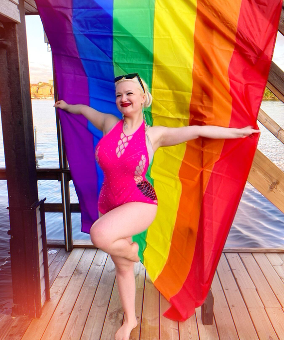 Mulți o știu pe Greta, dar pe sora ei artistă ba! Bea Ernman a renunțat la numele Thunberg și a dat dovadă de insensibilitate