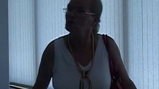 VIDEO  Intamplare halucinanta! O pensionara si-a bagat picioarele in piscina de la Vila Dante: "E a noastra, avem voie sa facem o baie"
