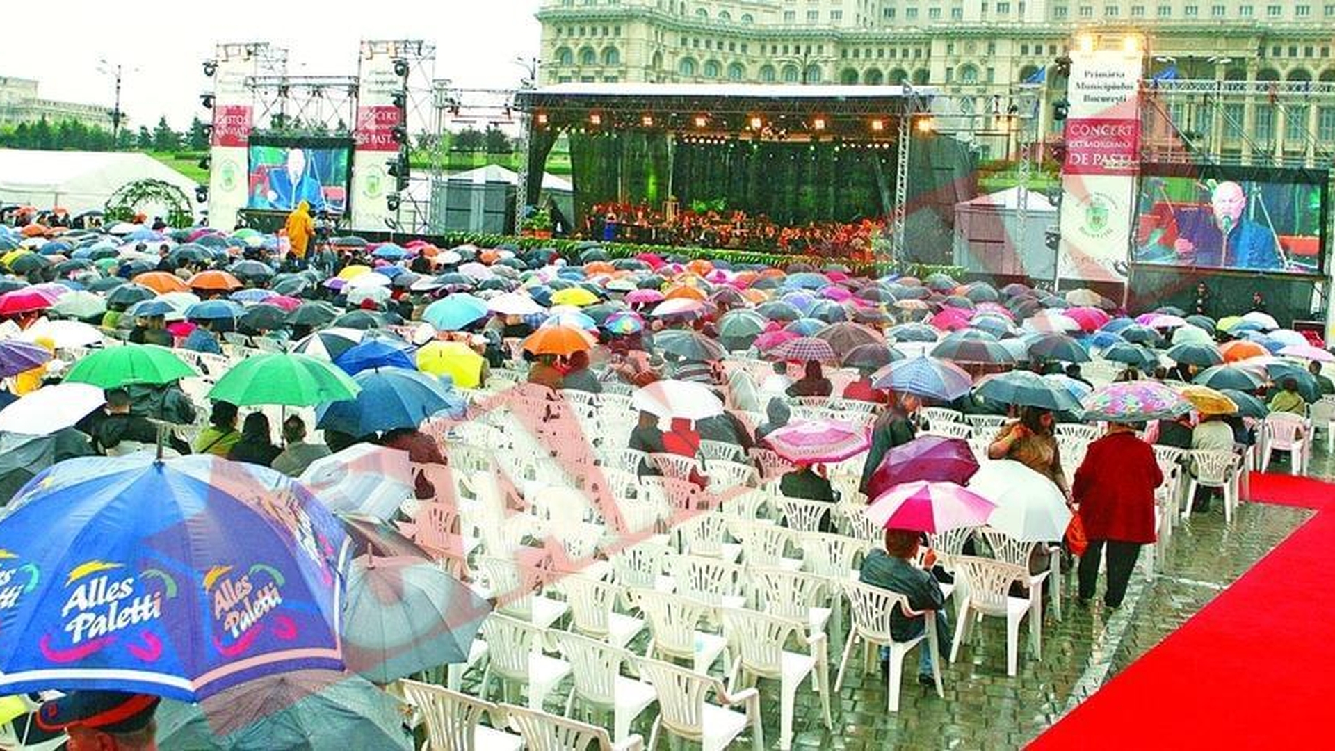 Peste 3.000 de oameni la concertul din Piata Constitutiei