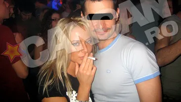 Paparazzii Cancan.ro le-au fotografiat pe vedetele care s-au relaxat...cu câte o ţigară dubioasă!
