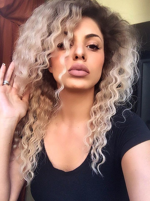 Emilia Negurici, cunoscută drept cântăreaţa Emmy care a fost acuzată că făcea sex pe bani