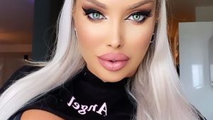 FOTO | Loredana Chivu și-a etalat noul „tuning” la plajă! Ce blondă celebră a însoțit-o