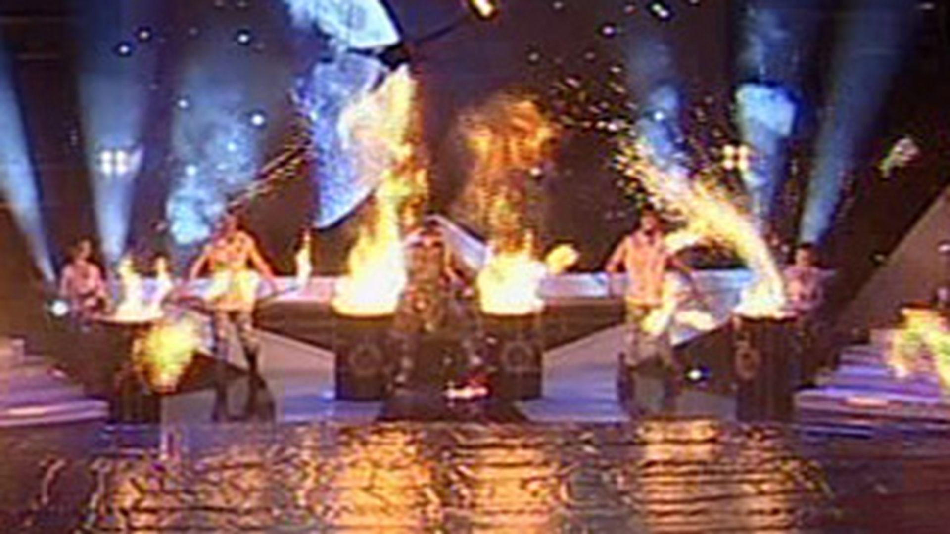 Iti imaginai asa ceva? Rammstein a dat foc scenei de la Romanii au Talent!