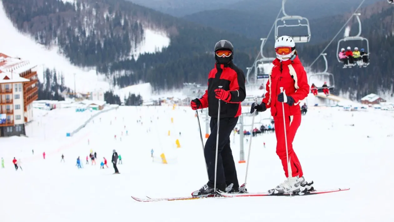 Vacanță la ski în Ucraina 2026. Tot mai mulți români aleg să meargă in stațiunea Bukovel