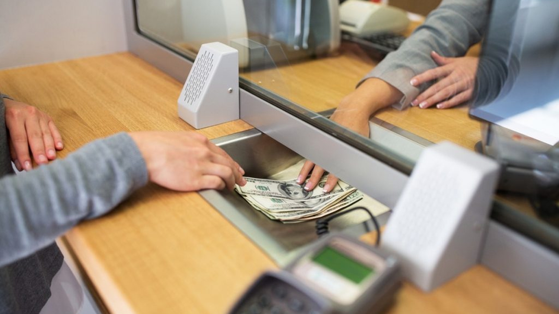 Curs valutar șoc 10 ianuarie 2019. Euro se apropie de borna de 5 lei