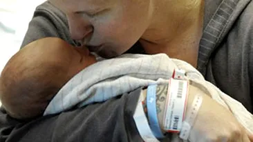 Mama si bebelusul au murit si au inviat de Craciun