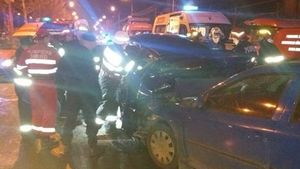 Accident îngrozitor în Capitală, soldat cu cinci victime! Patru au rămas încarcerate