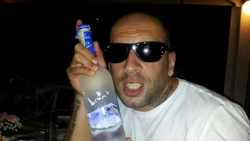 Daca la RMA 2012 a sudat tigara dupa tigara, acum CRBL a dat pe gat vodca! Sa fi cazut prada alcoolului?