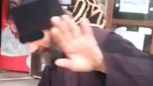 Un presupus preot, surprins beat manga! “Danseaza un pic ca Michael Jackson, danseaza bre ca Michael Jackson!”