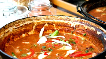 Mii de portii de friptura si carnati, pregatite pentru participantii la Ziua Nationala