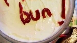 Greșeala făcută de o gospodină din Brăila, pe salata Boeuf. Când au citit mesajul, invitații și-au dat coate