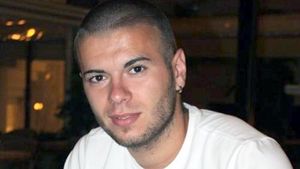 Blocnotes REINVENTAT! Cristian Daminuta a incercat sa dea un citat in LATINA :) Vezi ce a iesit