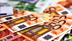 Curs valutar BNR, luni, 16 noiembrie. Cât costă euro astăzi