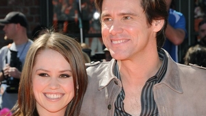 Pe JIM CARREY îl cunoaşte întreaga planetă, dar aşa arată fiica lui! Uite cât de frumoasă s-a făcut micuţa de altădată