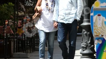 Andreea Berecleanu si Andrei Zaharescu se plimba de mana prin Bucuresti