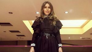 CORINA BUD, fotografiată prin gaura cheii! Vedeta stârneşte imaginaţia bărbaţilor 