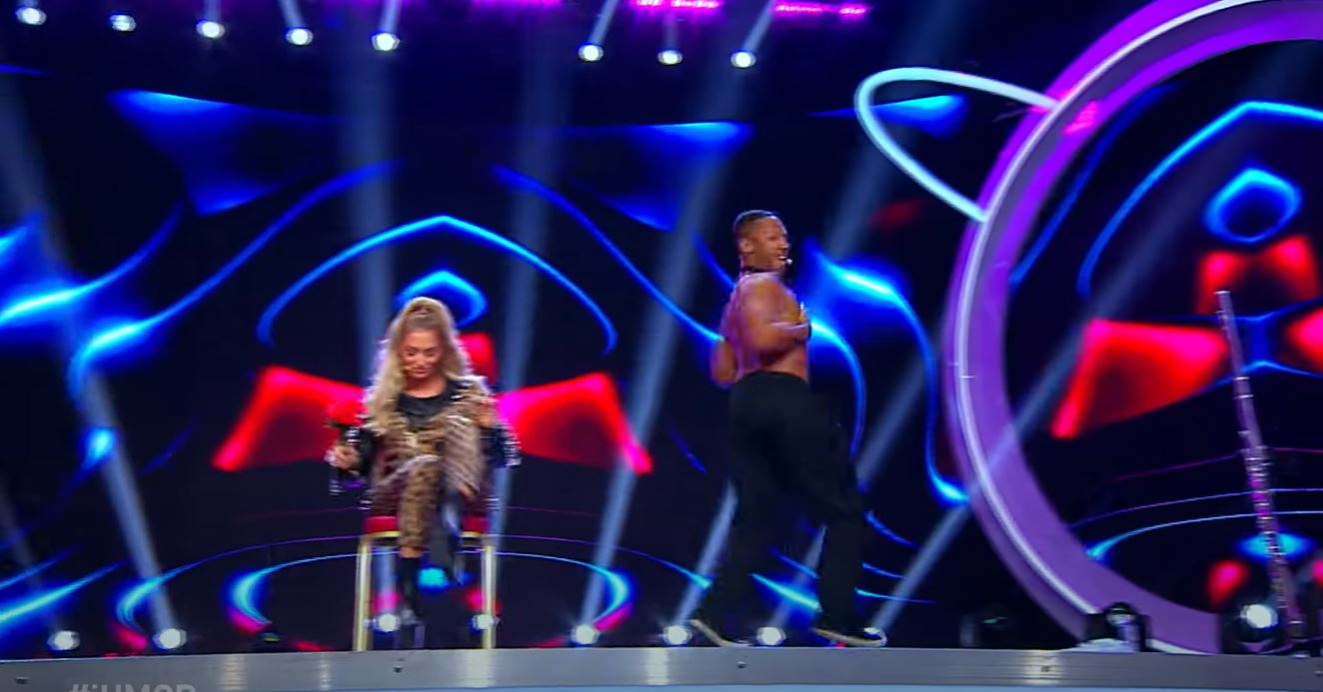 Un concurent de la iUmor a făcut striptease special pentru Delia: “M-am simțit în nesiguranță”. Ce mesaj avea scris pe chiloți Brandon Coprich