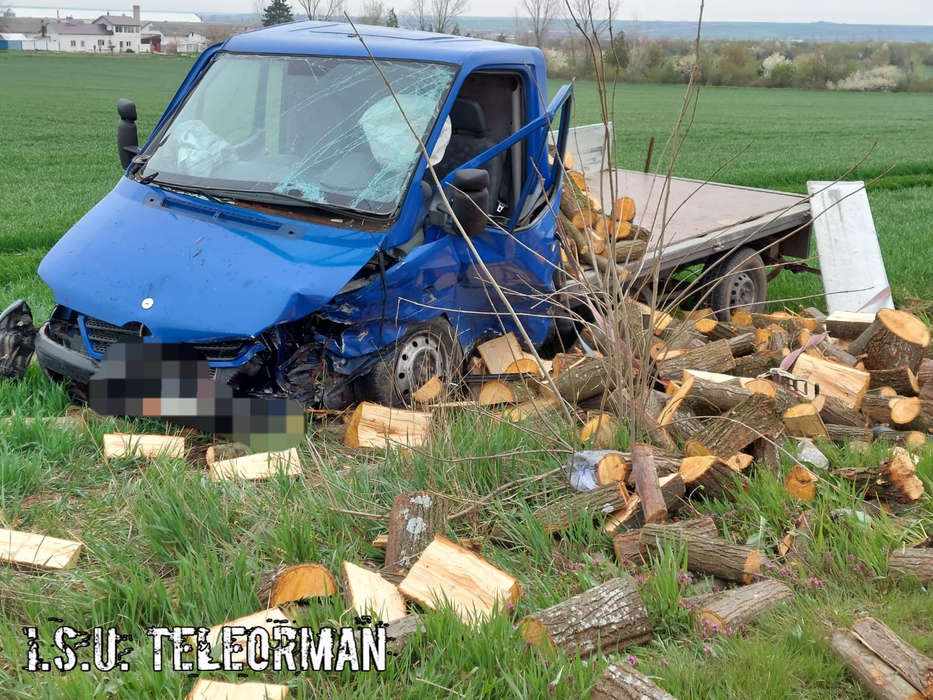 Accident înfiorător pe un drum din Teleorman! 7 oameni, printre care și o gravidă, și-au văzut moartea cu ochii. Cele trei autoturisme, transformate în gheme de fiare